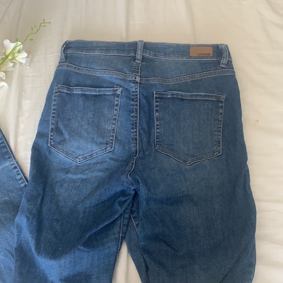 (2/25) Size 9 Garage High waisted Blue Jeans w/ deep fronts pockets - Picture 5 of 5